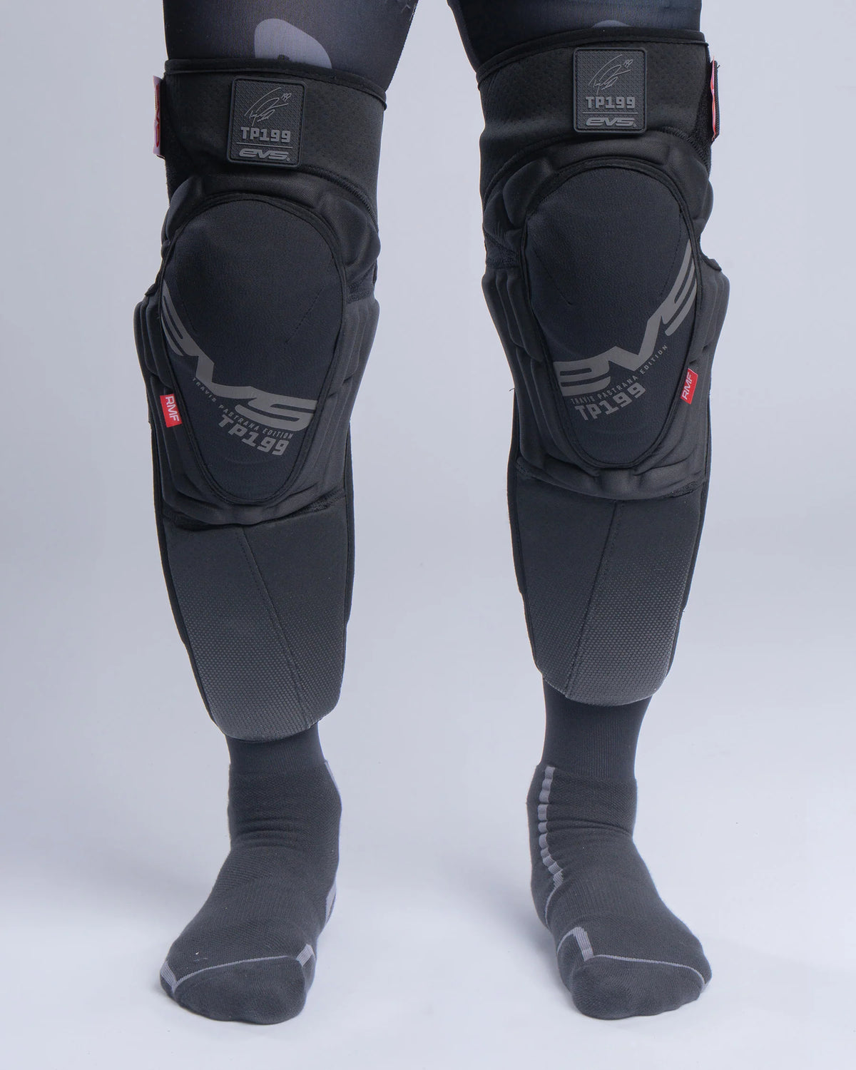 EVS 2026 TP199 Blackout Knee Guards MD2EVS 2026 TP199 Blackout Knee Guards MD2