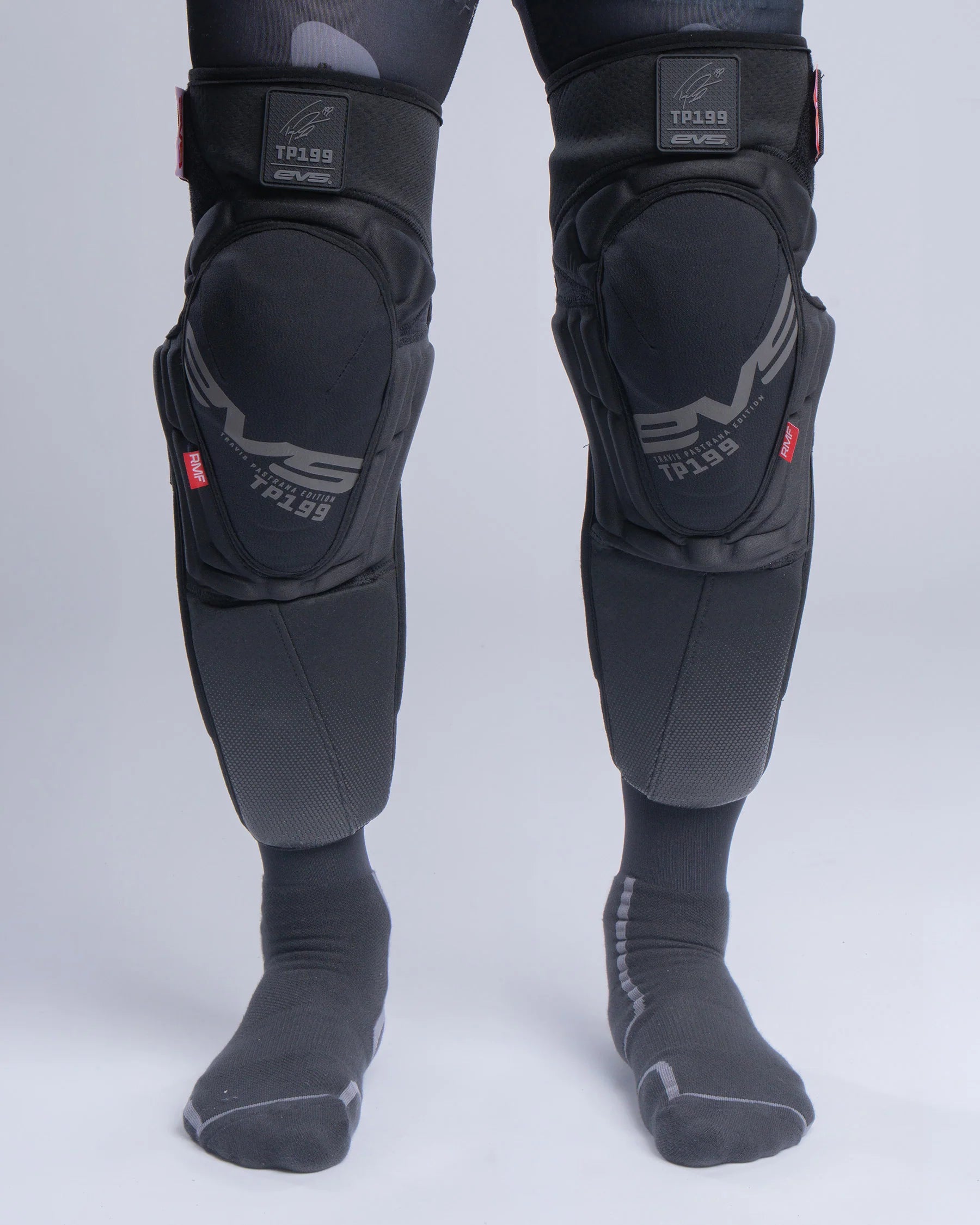 EVS 2026 TP199 Blackout Knee Guards MD2EVS 2026 TP199 Blackout Knee Guards MD2