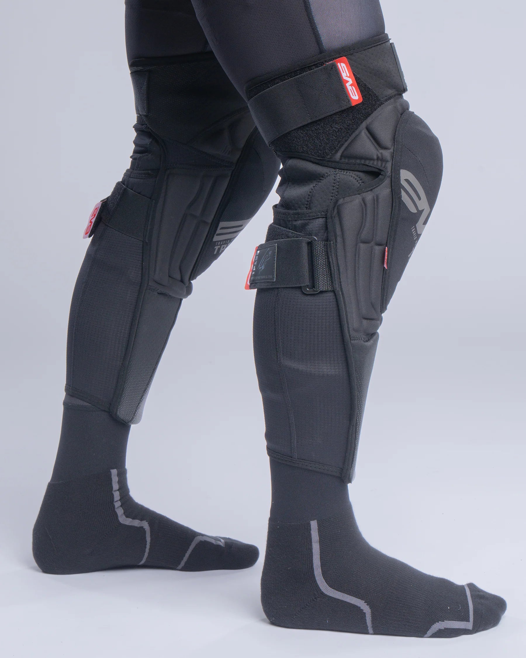 EVS 2026 TP199 Blackout Knee Guards MD3