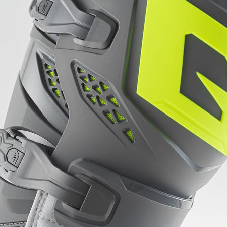 Gaerne SG22 Motocross Boots - Anthracite White Grey - Close Up Buckle