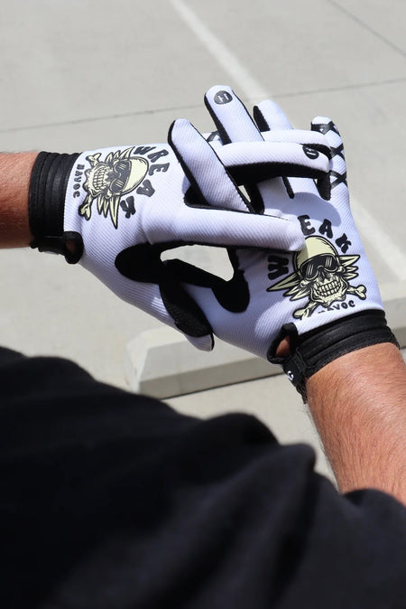 Havoc Gloves - Skull & Crossbones